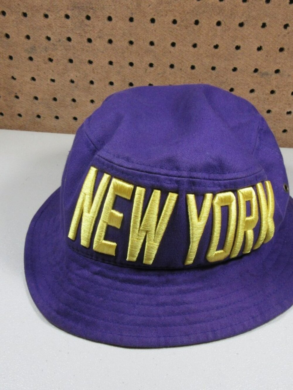 ROST mens purple an gold New York bucket hat OS EUC